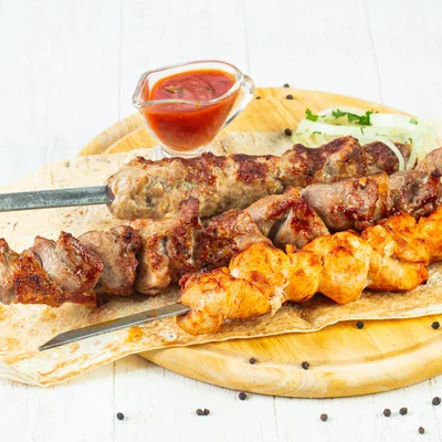 Kuzu Kebabı ve Tavuk Göğsü Kebabı